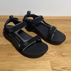 Brand new pair of men’s Teva Men’s Minam size 10